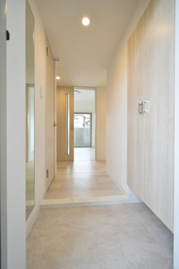 玄関　反転　同タイプ参考写真