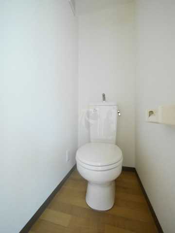 トイレ　メゾンアライII