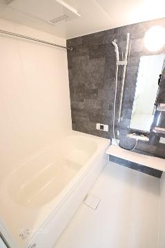 バス・シャワールーム　追焚乾燥機能付広々一坪バス（イメージ）