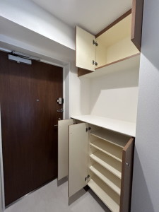 玄関　※別部屋参考写真