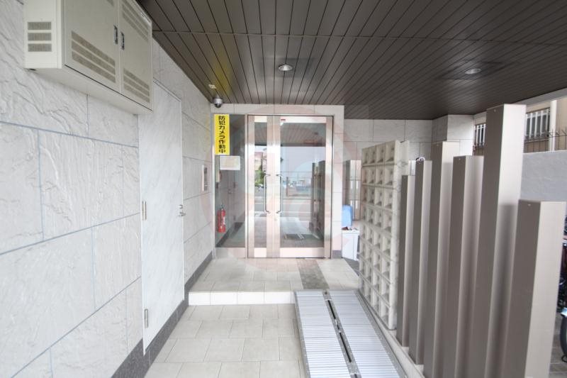 エントランス　ゆとりのあるエントランスです