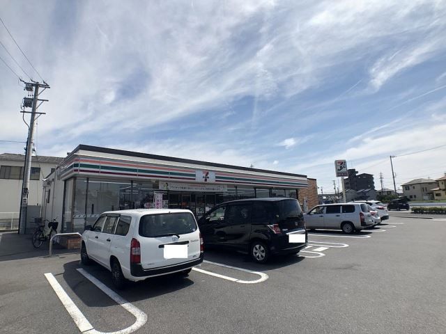 コンビニ　セブンイレブン（コンビニ）まで760m