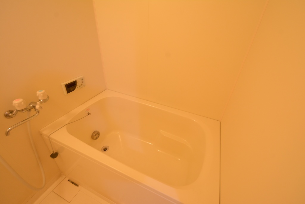 バス・シャワールーム　追い焚き機能付きです♪