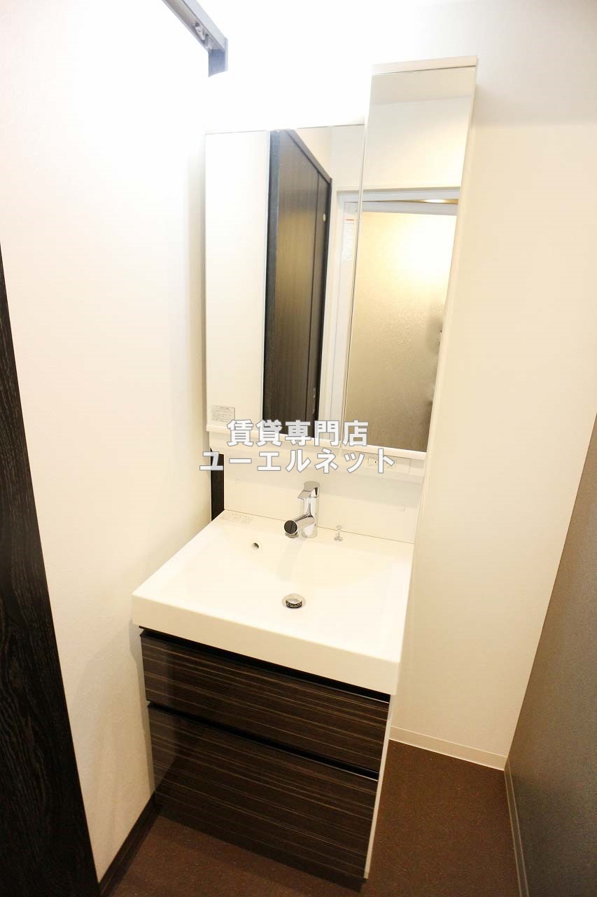 洗面設備　清潔感ある独立洗面台で毎日気持ちよく♪