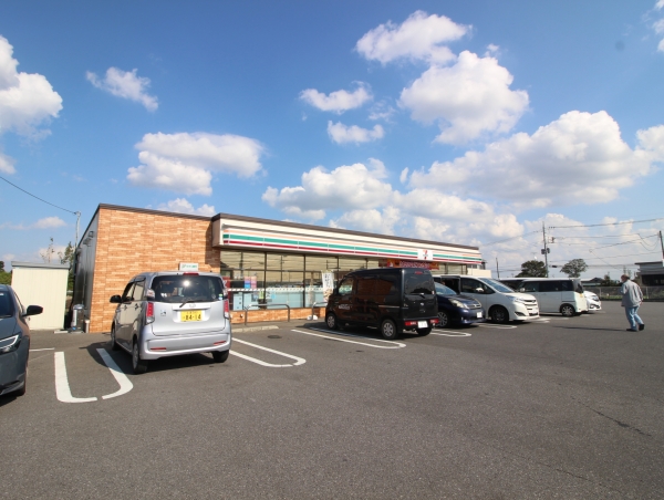 コンビニ　セブンイレブン阿見荒川本郷店（コンビニ）まで652m