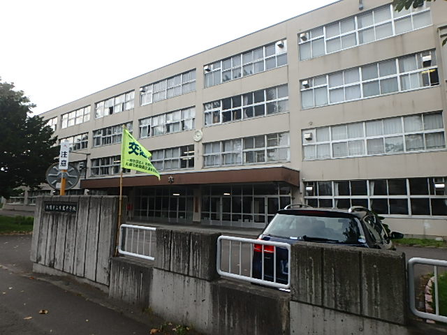 中学校　月寒中学校（中学校）まで162m