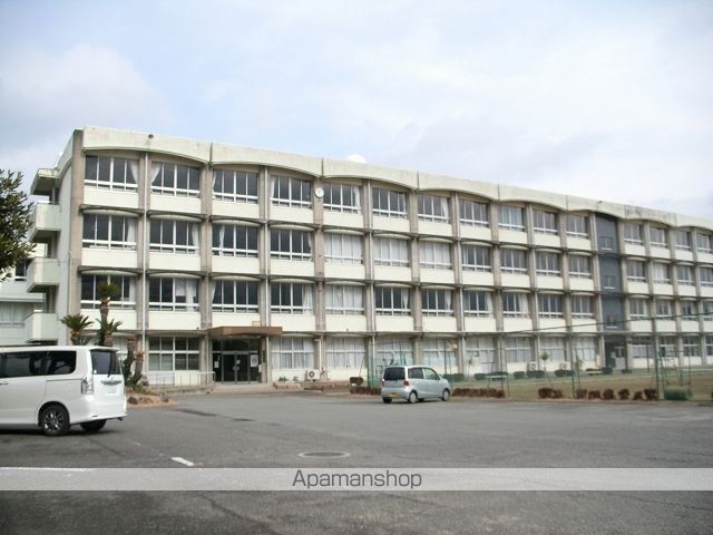 中学校　南部中学校（中学校）まで2000m