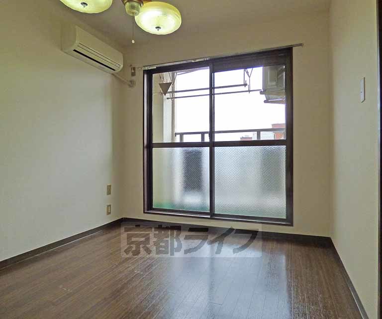 居室・リビング　居心地良さそうな部屋です。