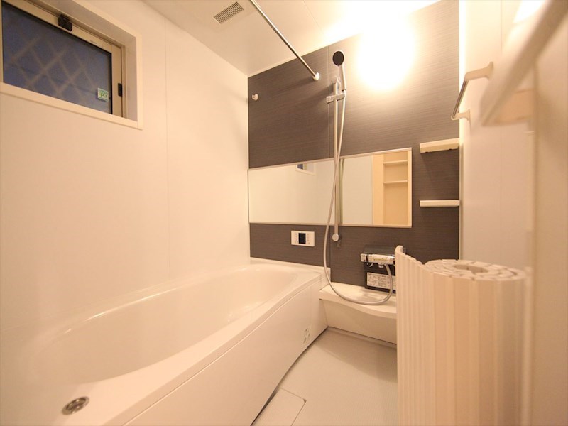 バス・シャワールーム　浴室暖房乾燥機付　追い焚き・オートバス機能付お風呂