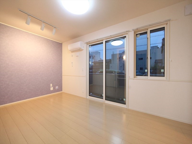 バルコニー　ＬＤＫ12.75帖　システムキッチン　エアコン付　バルコニー