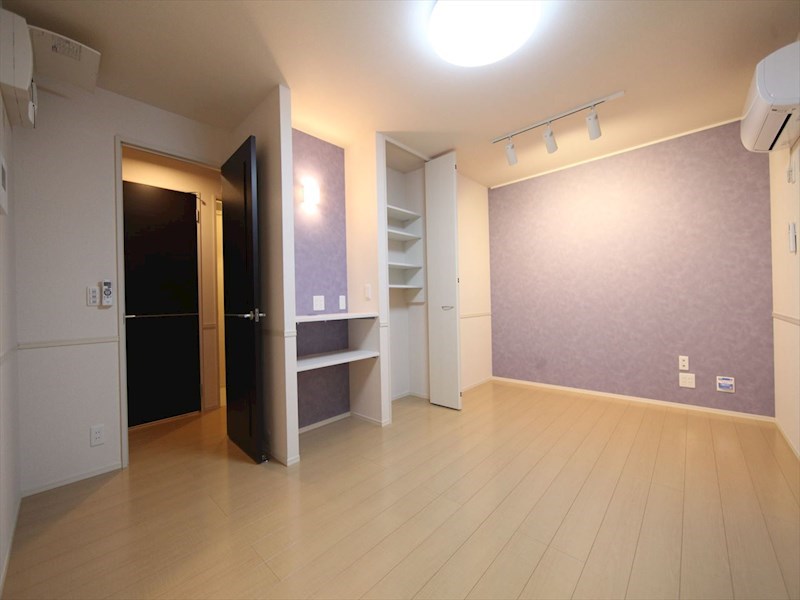 居室・リビング　ＬＤＫ12.75帖　システムキッチン　エアコン付　バルコニー