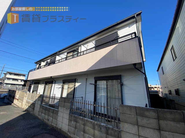 建物外観　駅から１本道、信号も無しですよ。