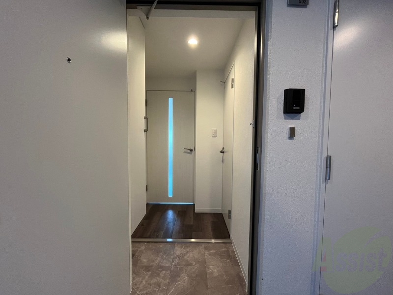 玄関　玄関です。ご覧の通り広々としていますね。