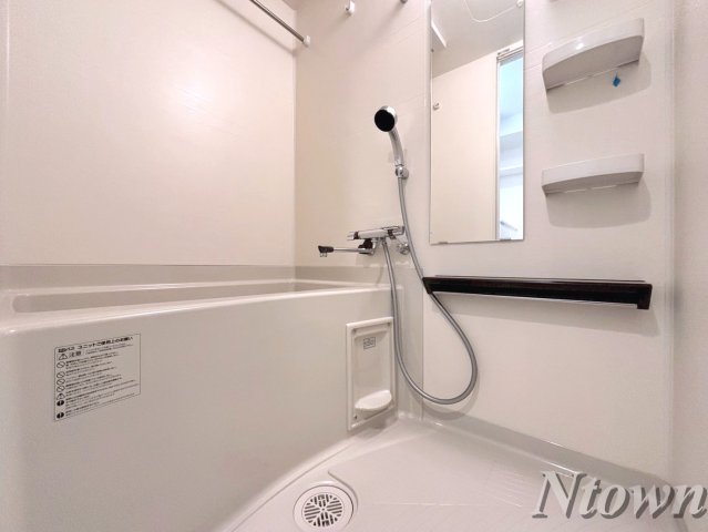 バス・シャワールーム　落ち着いた空間のお風呂です