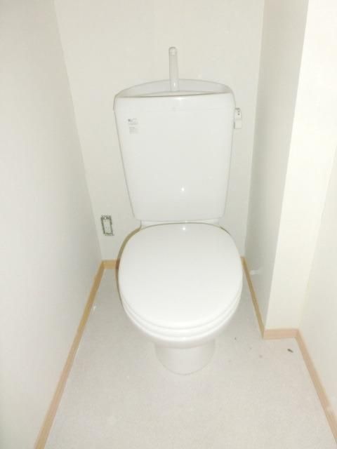 トイレ　バストイレ別（クリーニング中）