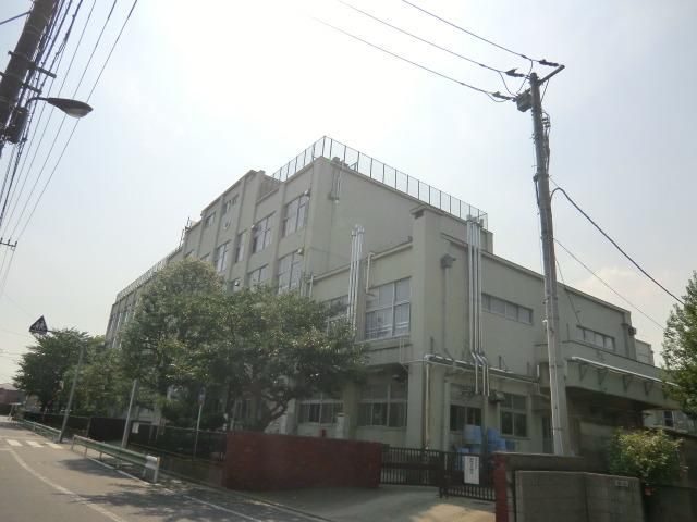 中学校　伊興中学校（中学校）まで240m