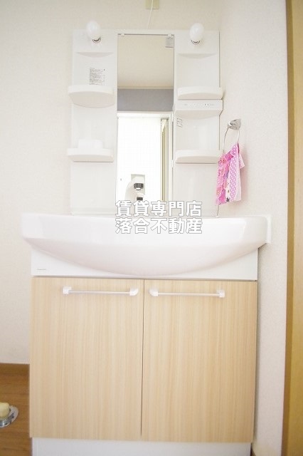 洗面設備　独立洗面化粧台付き