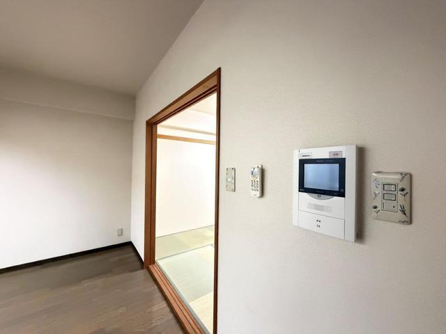 セキュリティ　モニター付きインターホン