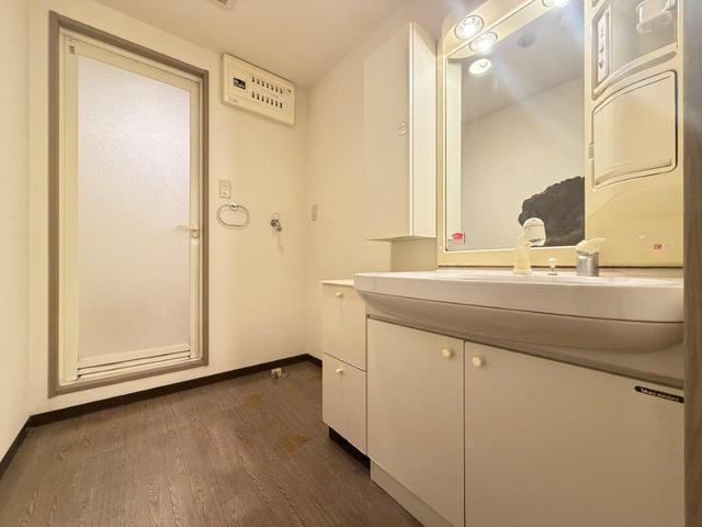 洗面設備　洗面室