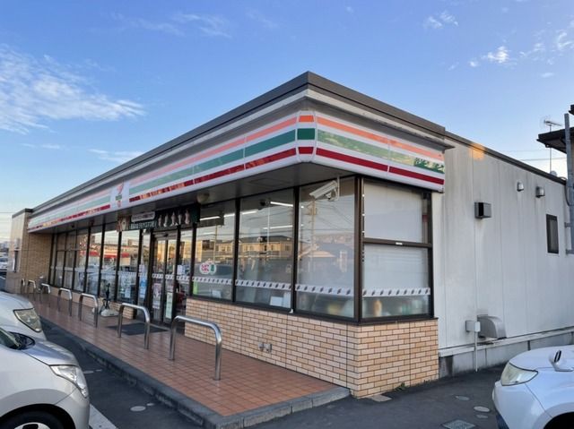 コンビニ　セブンイレブン（コンビニ）まで400m