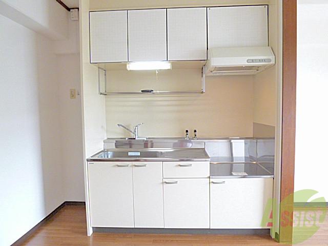 キッチン　キッチンは大きめなのでお料理も楽々。コンロはお好きなものを