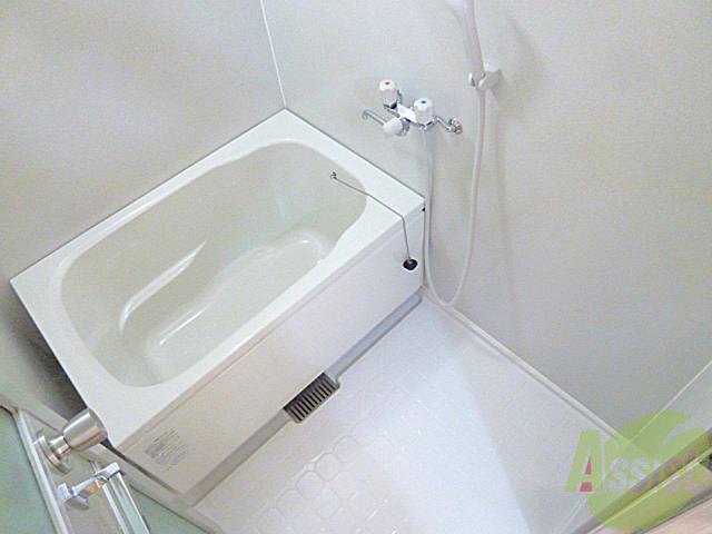 バス・シャワールーム　清潔感のあるお風呂でゆっくり癒されてください。