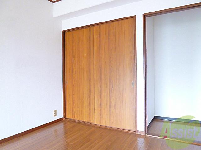 収納　クローゼットの扉です。あけるとどんなかんじでしょうか。