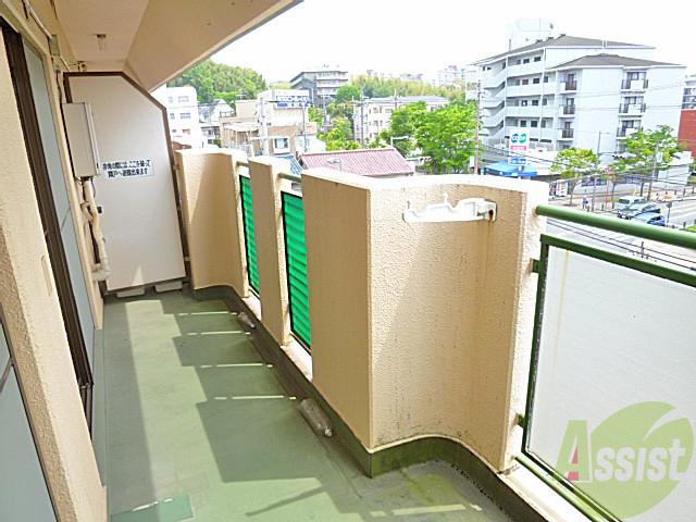 バルコニー　南向きのバルコニーはこんなに日当たり良好です！