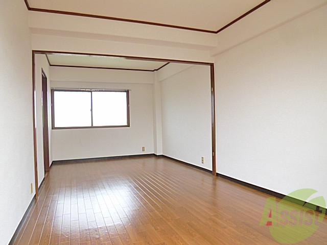 その他設備　１０帖の洋室は家具のレイアウトも自由自在。夫婦の寝室にも◎