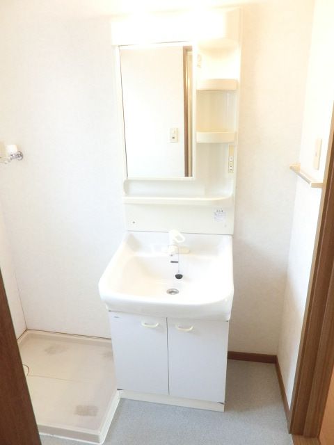 洗面設備　照明付きシャンプードレッサー