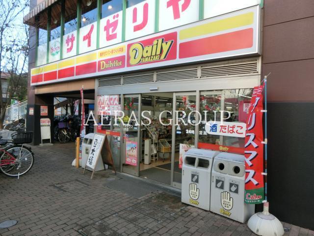 コンビニ　デイリーヤマザキウェルネスTN西新井店（コンビニ）まで215m