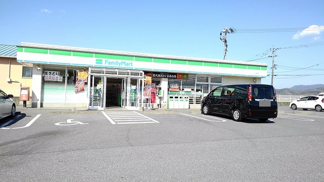 コンビニ　ファミリーマート（コンビニ）まで450m