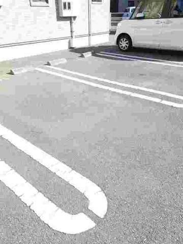 駐車場　駐車場に車を止められます