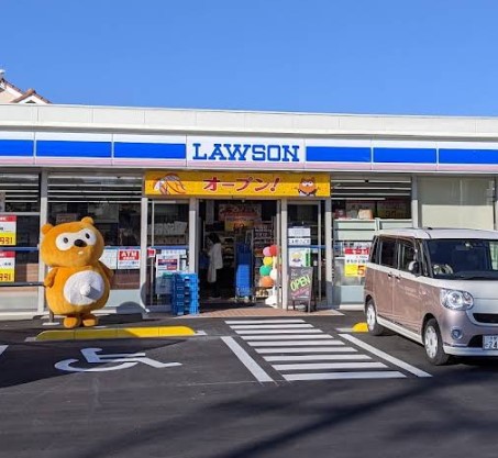 コンビニ　ローソン（コンビニ）まで895m