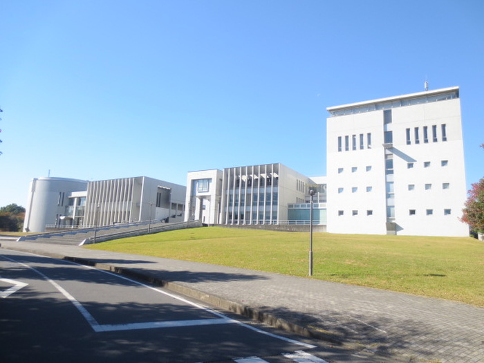 大学・短大　慶應義塾大学湘南藤沢キャンパス（大学・短大）まで2350m