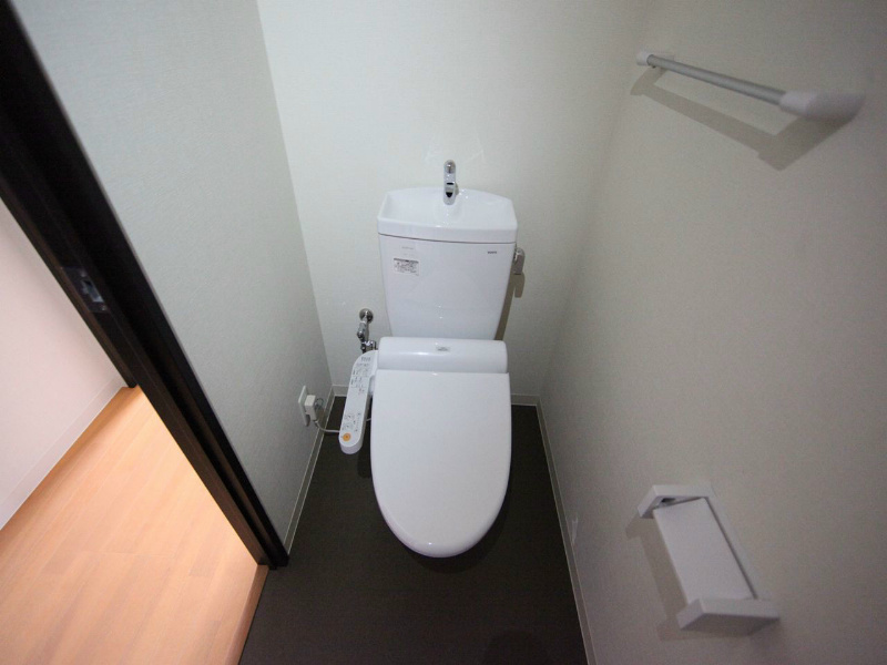 トイレ　温水洗浄便座付トイレ
