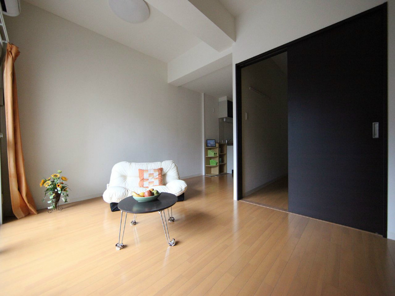 居室・リビング　ＬＤＫ12.6帖　エアコン完備　南面バルコニー