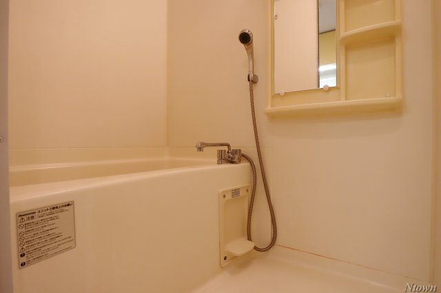 バス・シャワールーム　落ち着いた空間のお風呂です