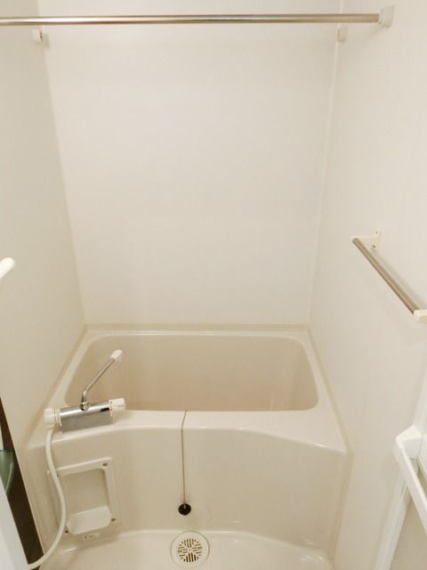 バス・シャワールーム　浴室乾燥機付きの浴室