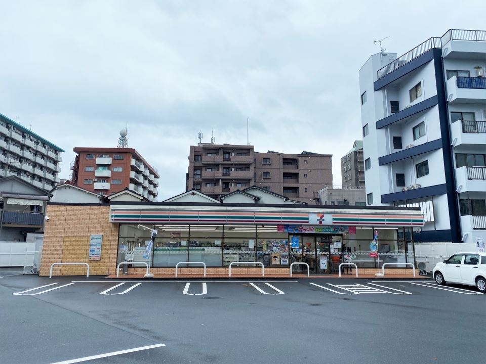 コンビニ　セブンイレブン鹿児島甲突店（コンビニ）まで210m