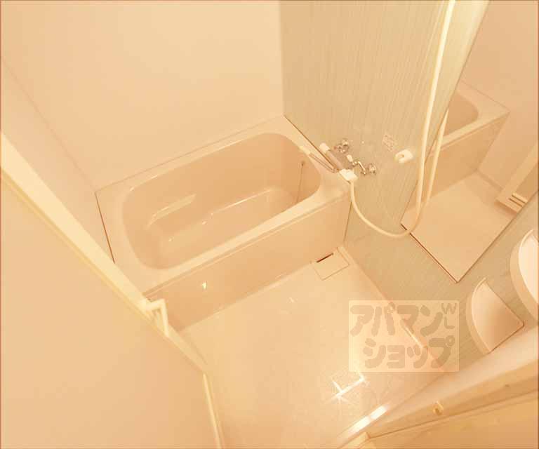 バス・シャワールーム　バスルーム。