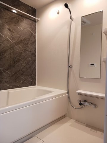 バス・シャワールーム　落ち着いた空間のお風呂です