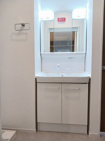 洗面設備　スペースが確保できる洗面所です