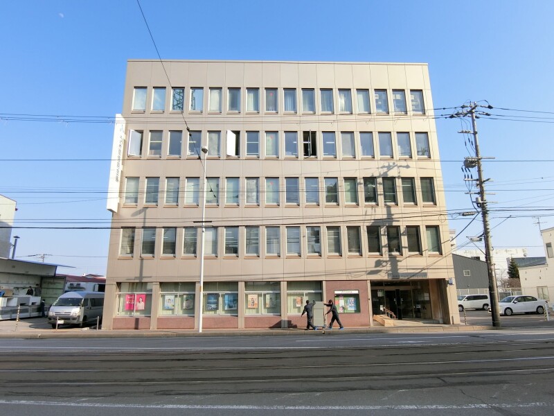 銀行　道南うみ街信用金庫函館中央営業部（銀行）まで312m