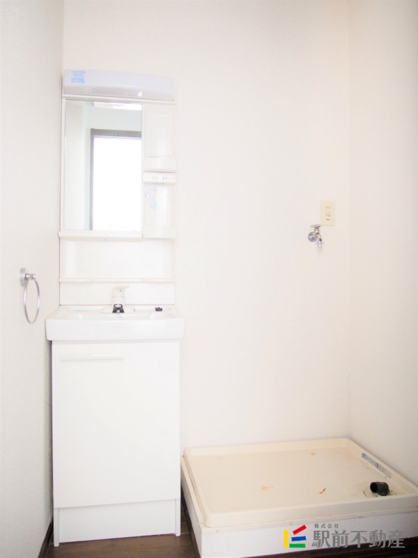 洗面設備　証明付き洗面台