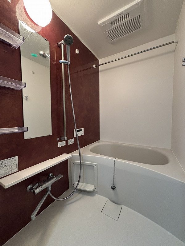 バス・シャワールーム　反転タイプ※掲載情報と物件の現況が異なる場合、現況を優先する