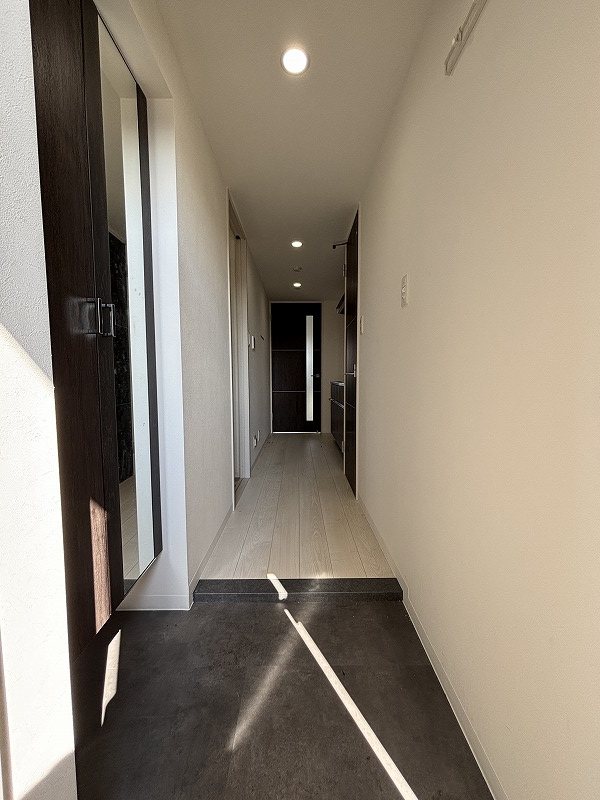 玄関　反転タイプ※掲載情報と物件の現況が異なる場合、現況を優先する