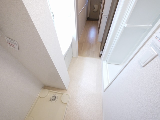 洗面設備　明るい洗面所です