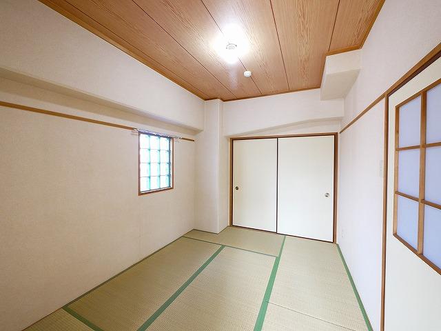 その他部屋・スペース　開放的な寝室です