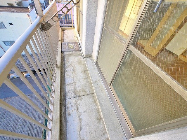 バルコニー　外からの目が気にならないバルコニーで洗濯物が干せます